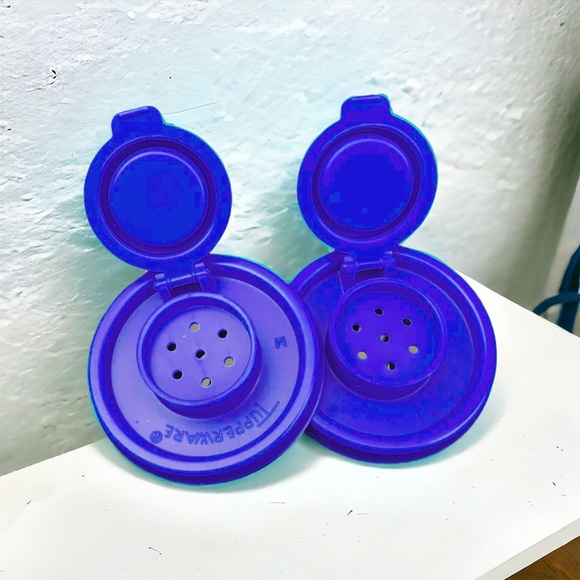 Tupperware Tokyo Blue Large Salt & Pepper Shaker replacement Lids - Picture 1 of 1